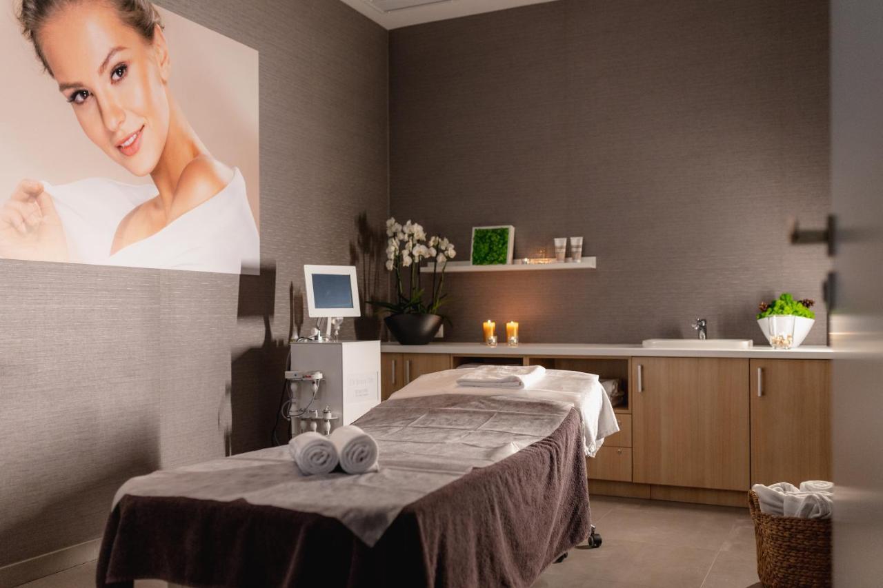 Platinum Mountain Hotel&Spa 스클라르스카포렘바 외부 사진 A treatment room at a medical spa