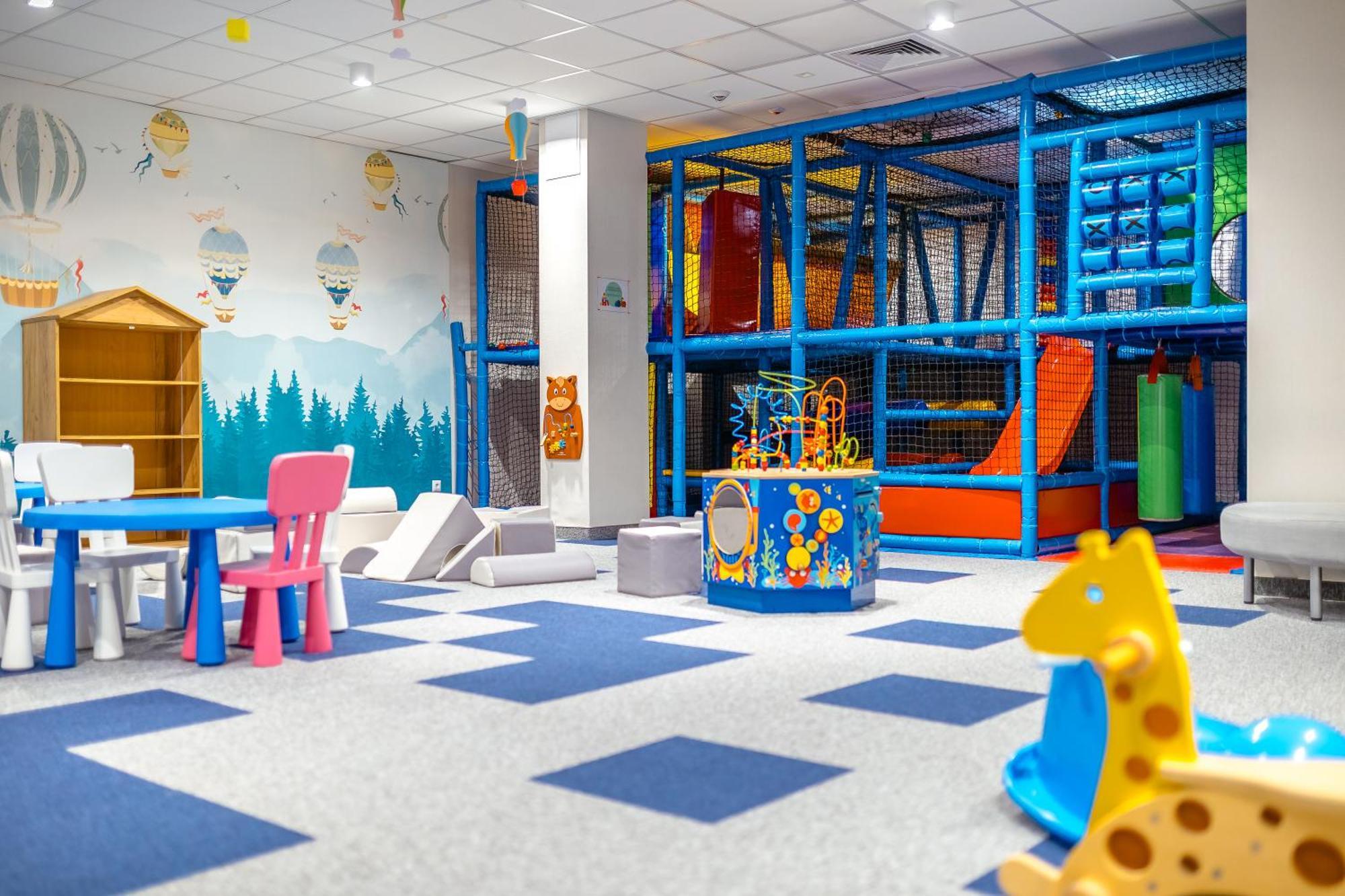 Platinum Mountain Hotel&Spa 스클라르스카포렘바 외부 사진 An indoor playground