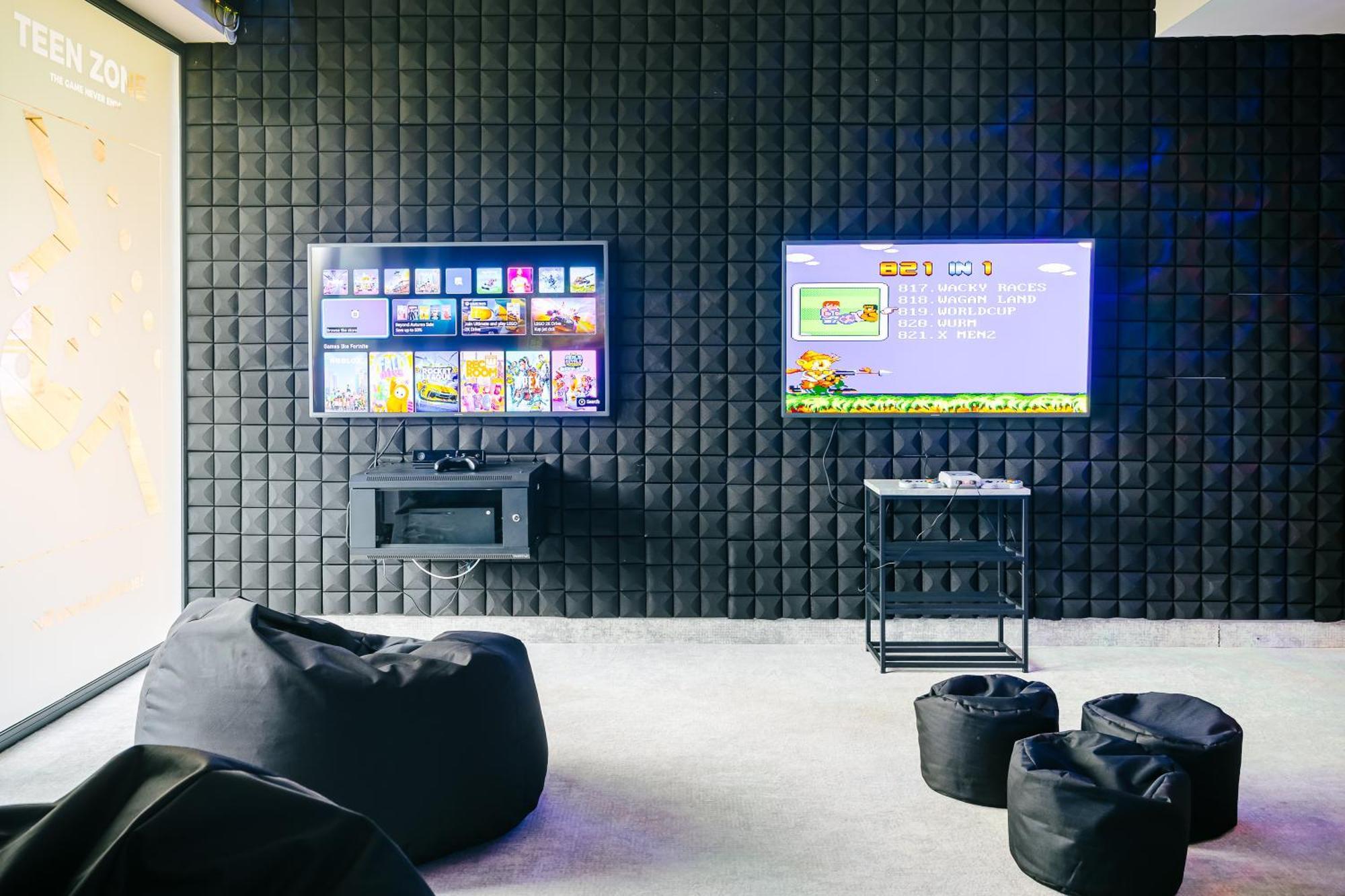 Platinum Mountain Hotel&Spa 스클라르스카포렘바 외부 사진 The Xbox Game Lounge at the 2019 Consumer Electronics Show